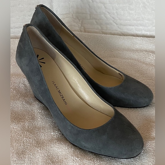 Isaac Mizrahi sz 7 Kendal lovely grey suede wedge heels for spring. VGUC - Picture 8 of 16